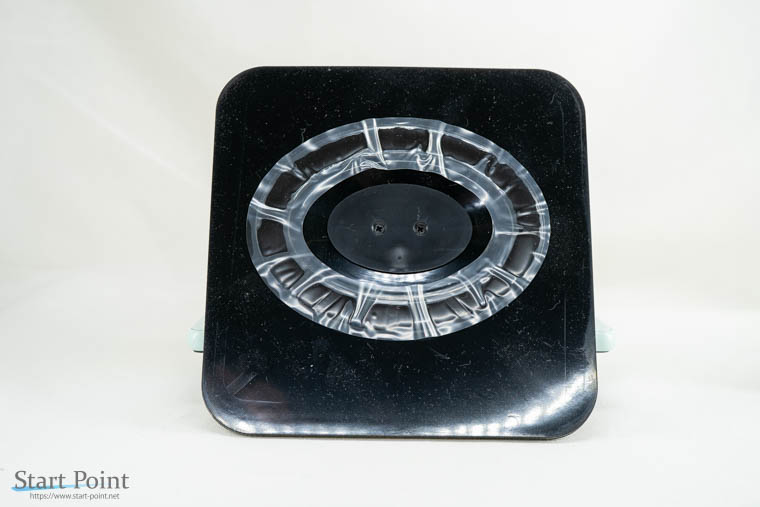 接着面は真ん中のみだけど滑りずらい素材 車用スマホスタンド