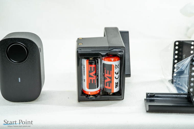 SESAMI5 ドアに設置した状態でも電池交換可能！