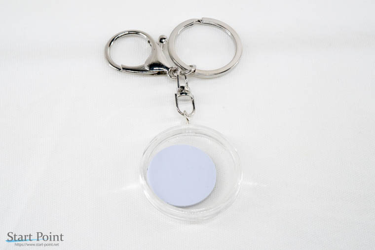 NFCタグを入れると厚さも幅も余裕あり