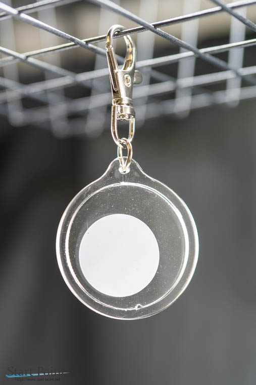 アクリルキーホルダーにNFCタグを入れてみた